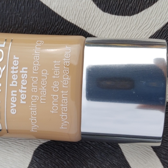 Clinique Makeup Repairing&Hydrating Makeup - Picture 8 of 8